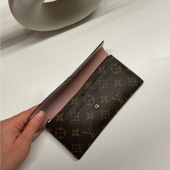 Medium size Emilie LV wallet in good condition. - Picture 3 of 5